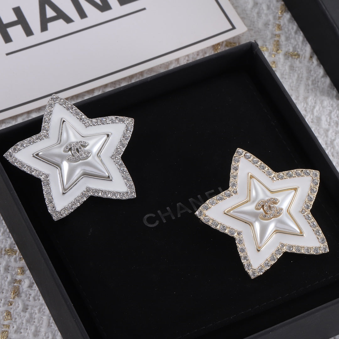 Fashion CC five-pointed star brooch