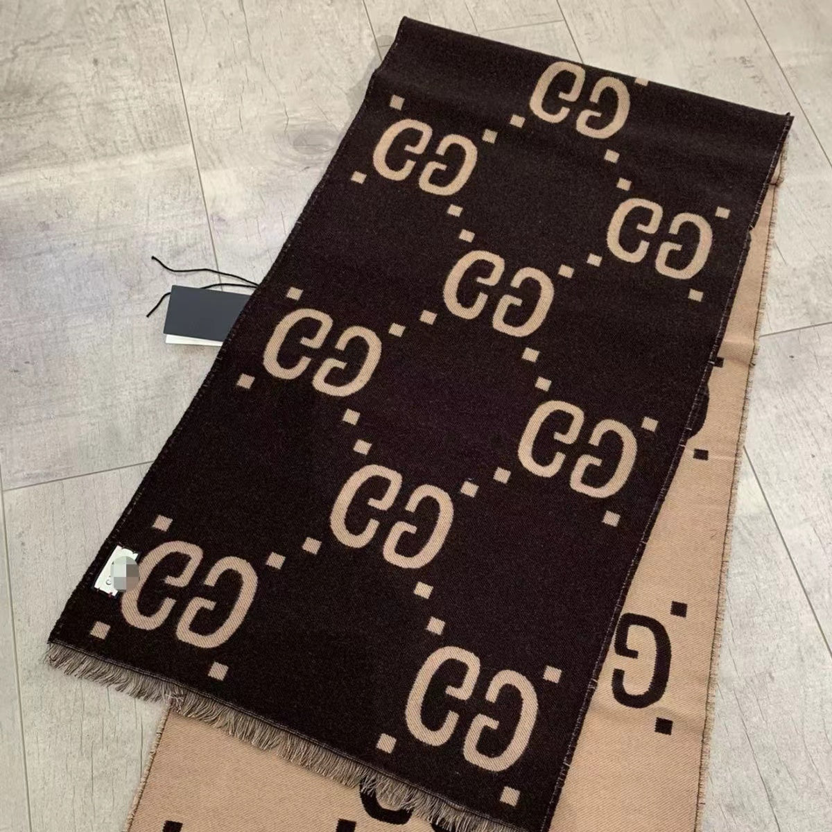 G The latest all-in-one scarf