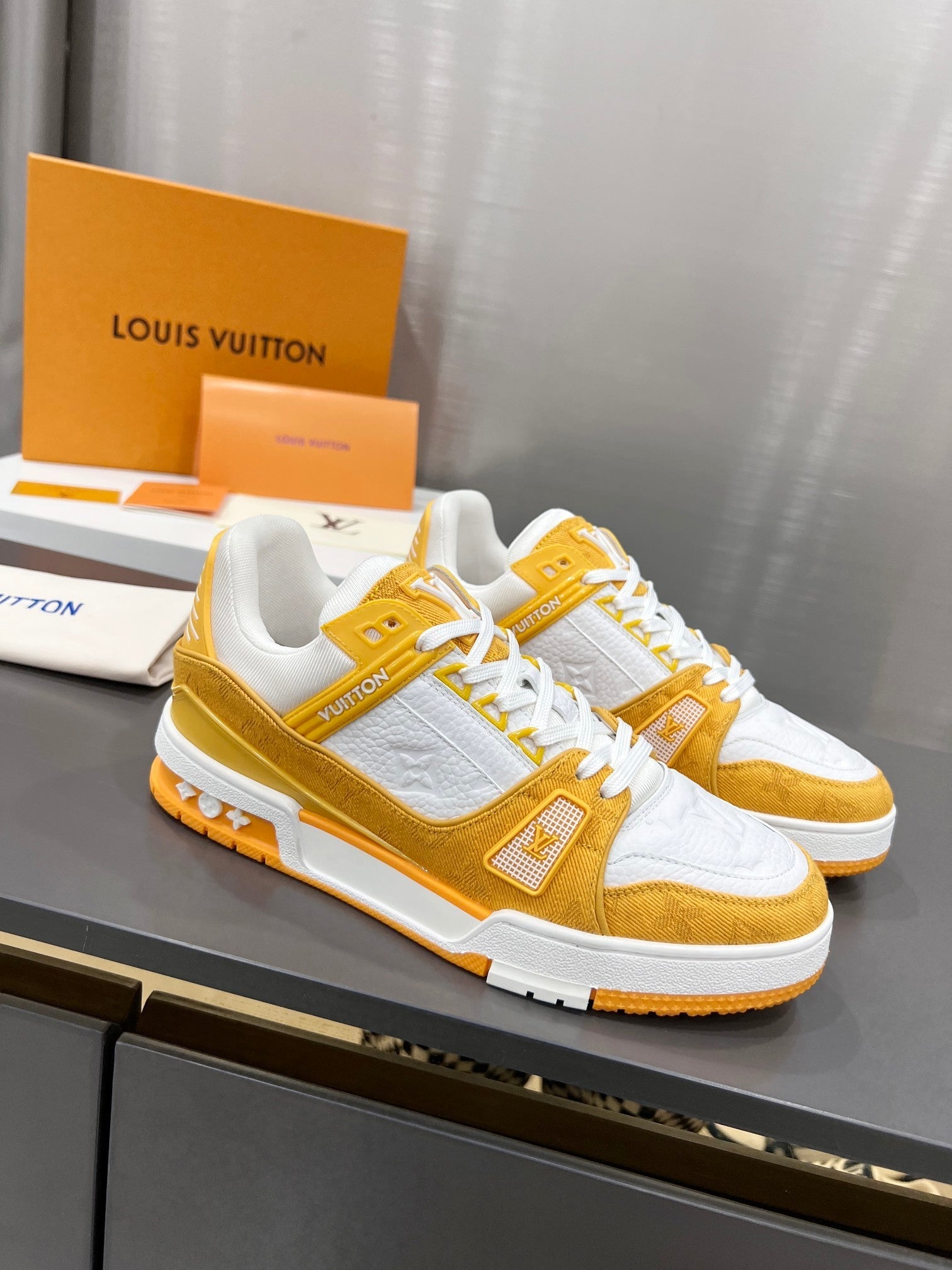 L TRAINER LEATHER LOW TRAINERS YELLOW