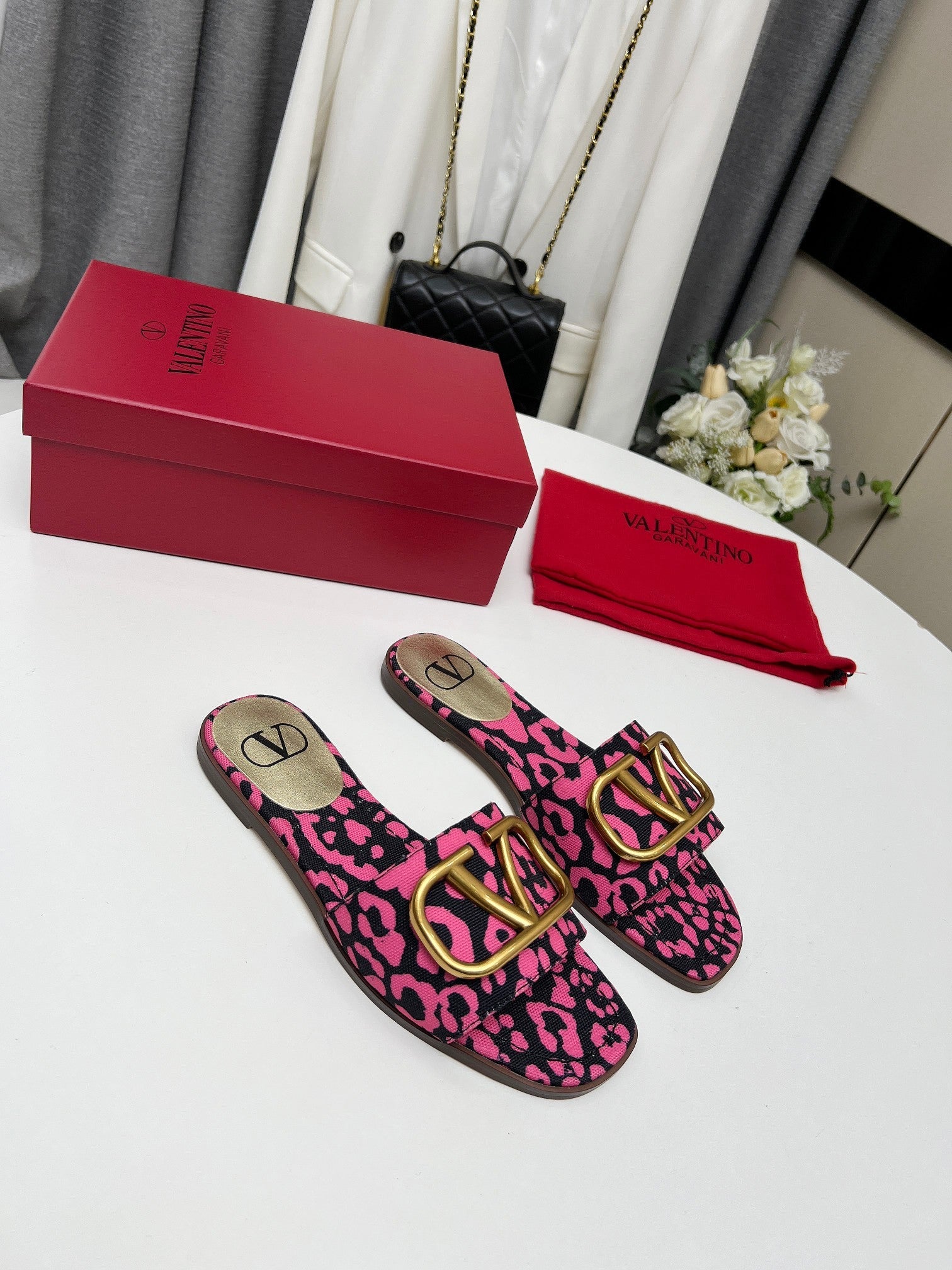 Val New arrival women slippers 01