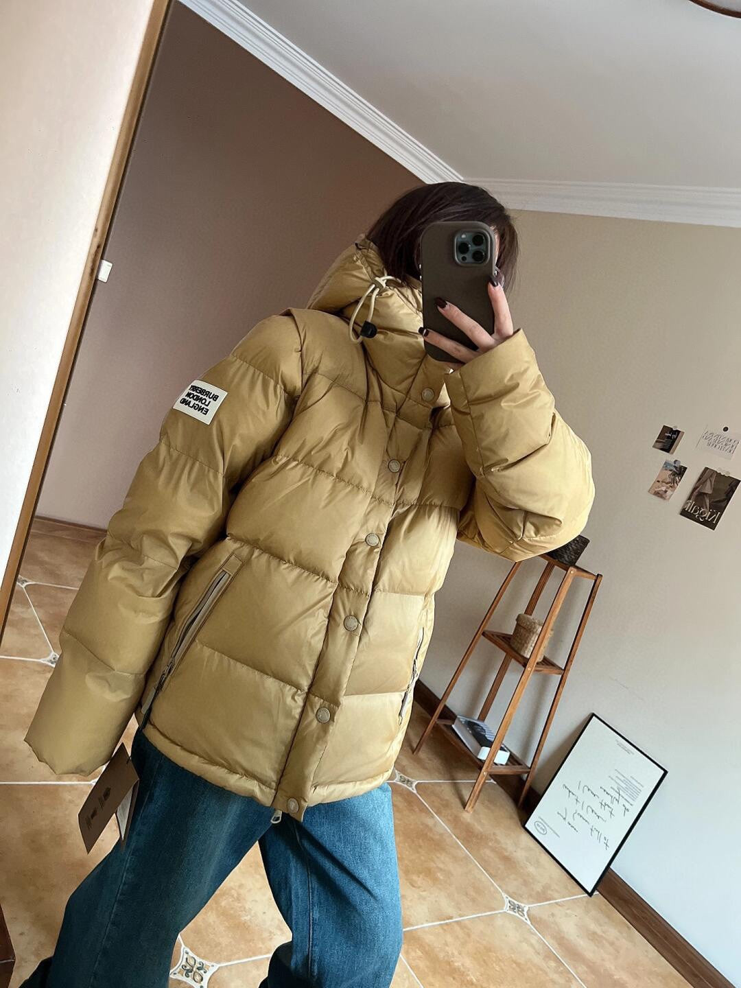 Camel gold logo detachable sleeve puffer jacket