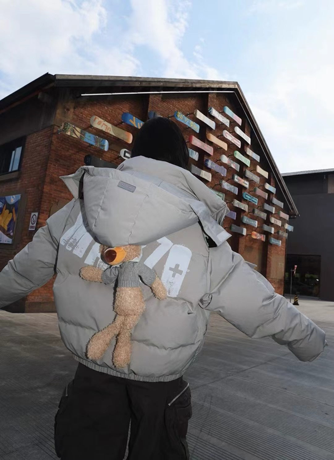 Three-dimensional bear graffiti letter down jacket