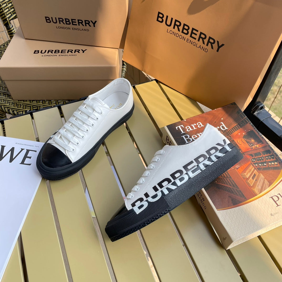 &nbsp; Burberry retro casual shoes