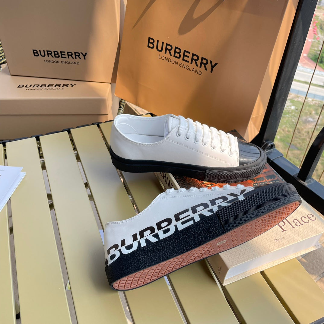 &nbsp; Burberry retro casual shoes