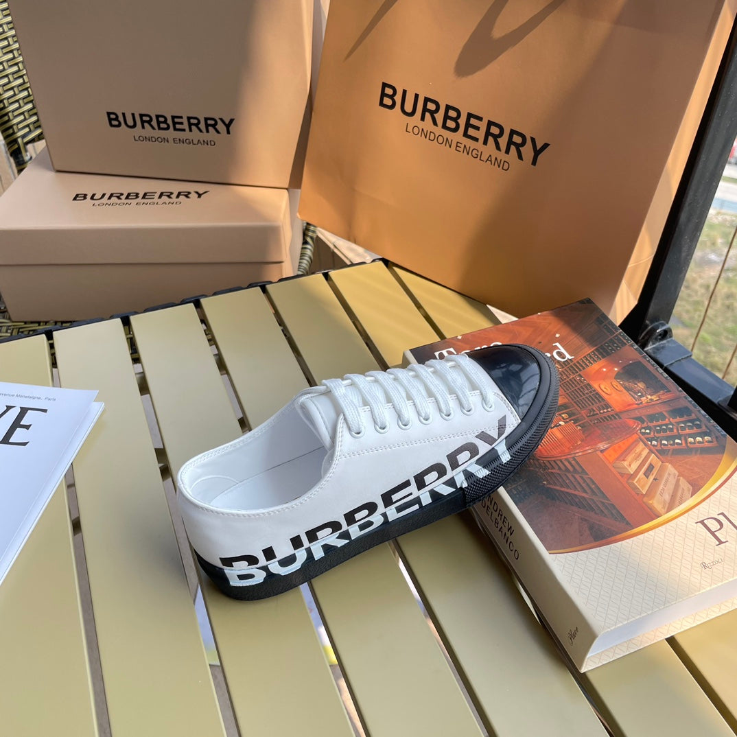 &nbsp; Burberry retro casual shoes