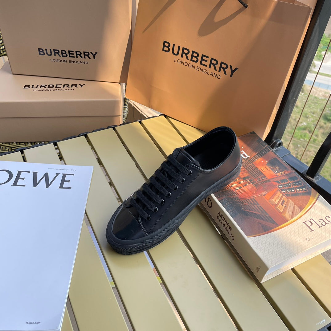 &nbsp; Burberry retro casual shoes