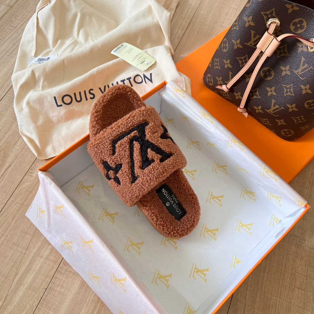 Lv 24SS Fall/Winter Lambswool Slippers